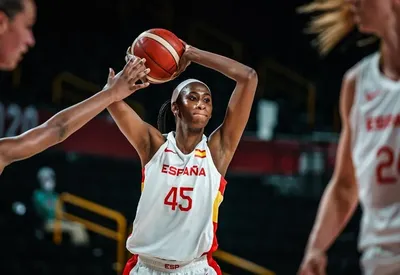 Astou Ndour — championne WNBA, elle redonne à la jeunesse de Dakar